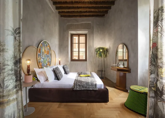 Palm - Small Luxury Of The World * Roma